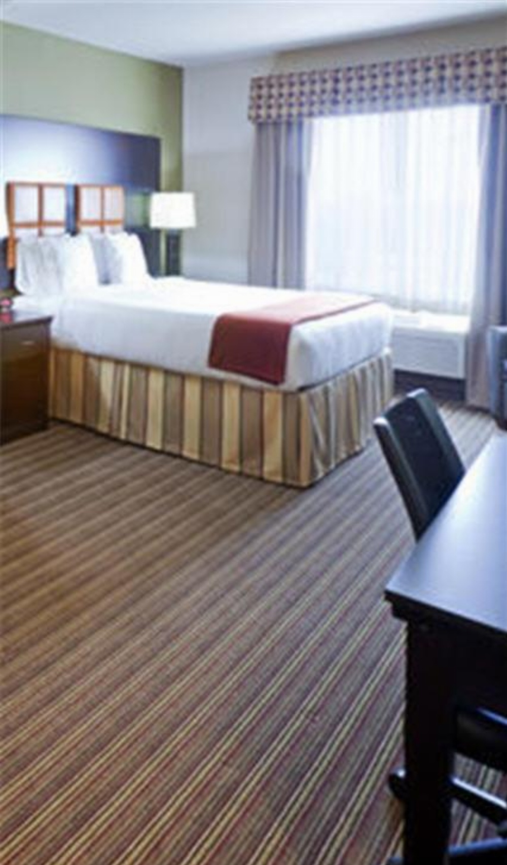 Holiday Inn Express Hotel & Suites Dallas West
